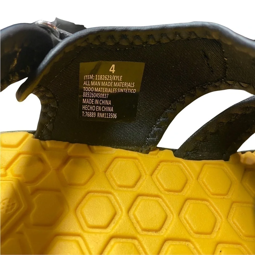 𝅺KHOMBU Kyle Water Sandals.